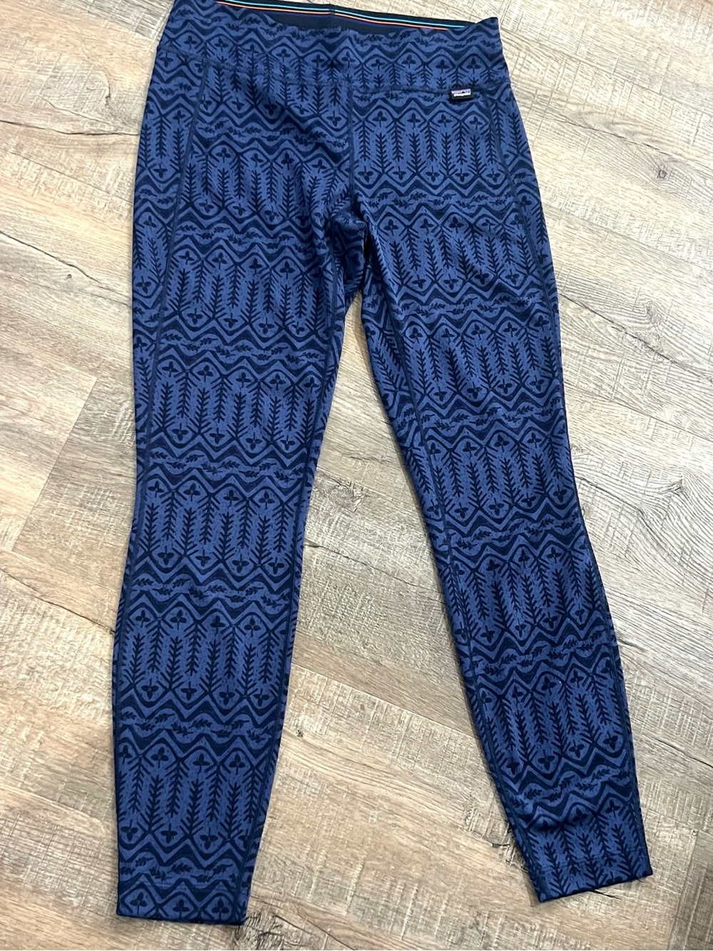 Patagonia small Navy and Black Patterned Women’s base layer Leggings pants